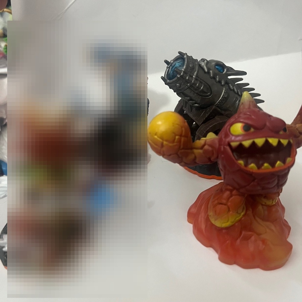 Skylanders Giants Lot Lightcore Eruptor & Dragonfire Cannon